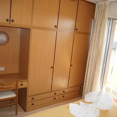 Dom Hotel 3*